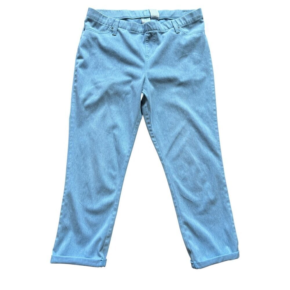Time & Tru Women's Light Denim Capris - Picture 2 of 5
